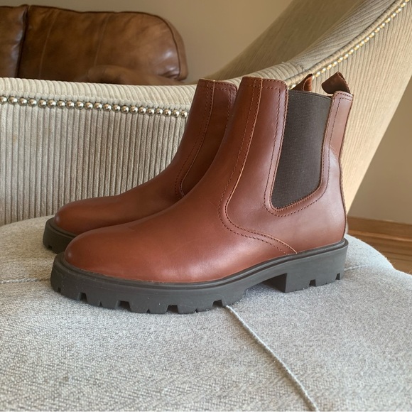 Nine West Yullon Lug Sole Chelsea Booties Size 7.5. Item C12.10 - Picture 3 of 5